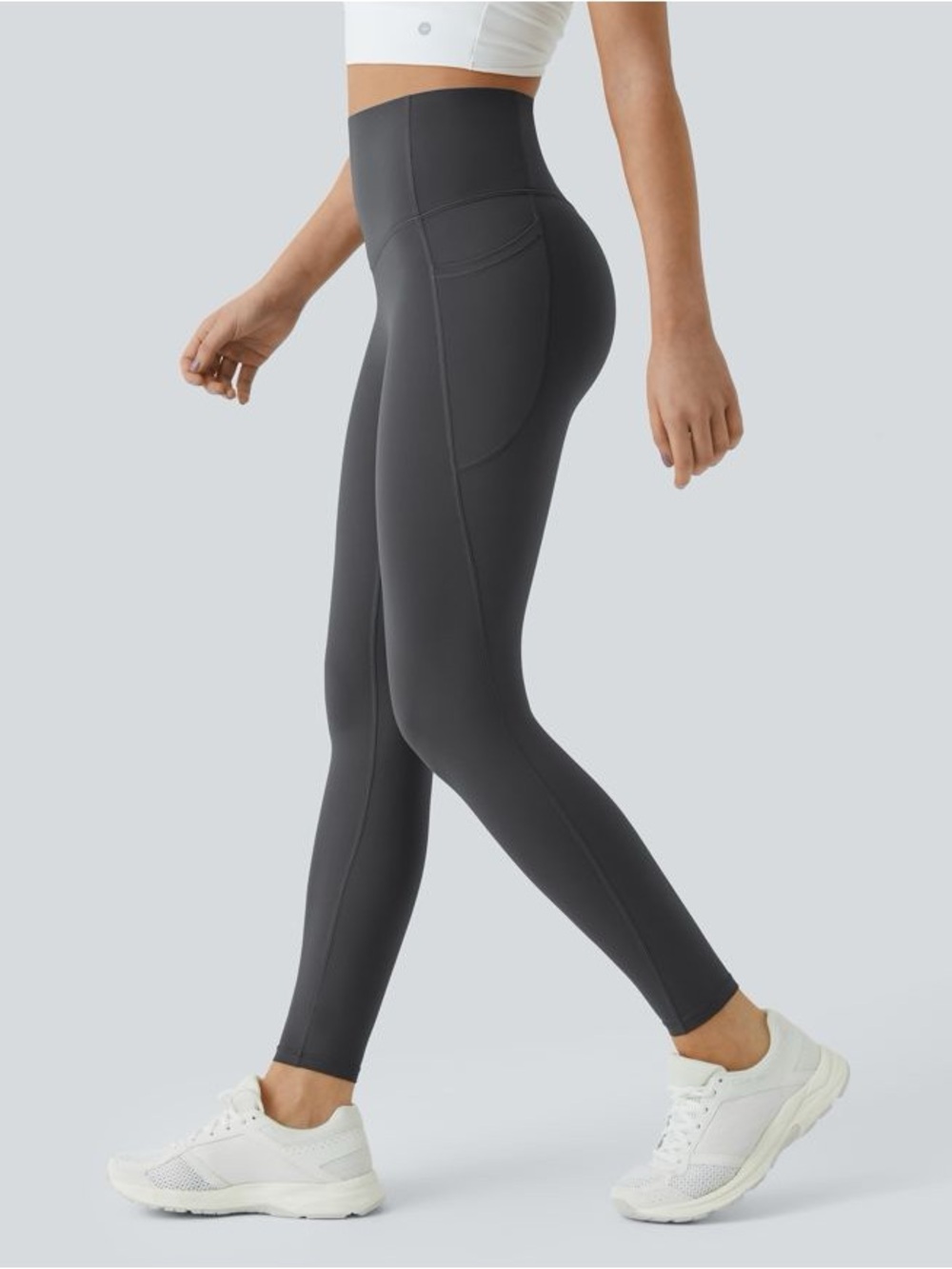NWT Halara UltraSculpt™ High Waisted
Tummy Control Leggings- full length M